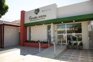 CLINICA FRANCELLE AREDES
